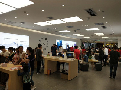 華為門(mén)店銷(xiāo)售火爆，電子產(chǎn)品體驗(yàn)店轉(zhuǎn)型迎發(fā)展新機(jī)遇